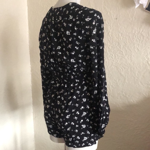 Urban Outfitters Ecote Black White Floral Long Sleeve Shorts Romper XS - Picture 7 of 12